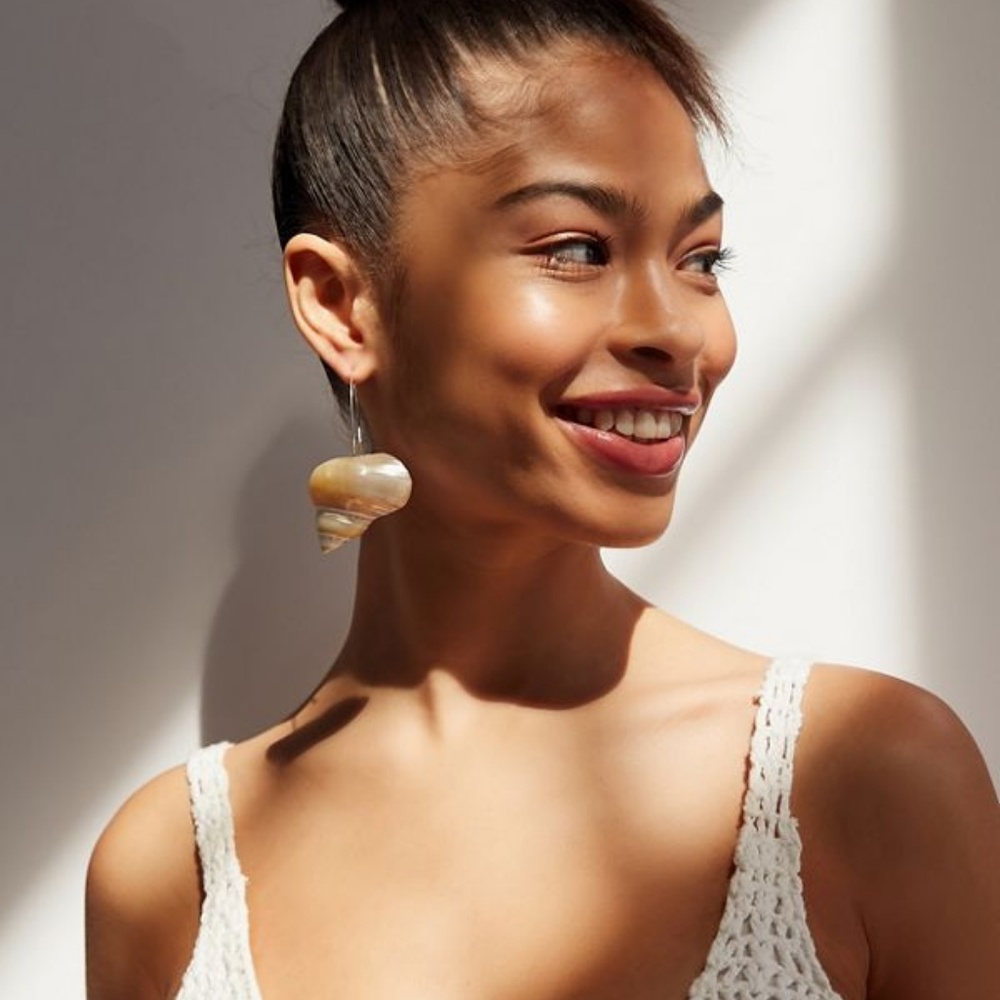 Luiny Turbo Shell Earrings